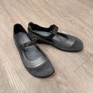 NAOT KIRE MARY JANE  GRAY FLAT WOMEN’S SANDALS EU 38 US 7 New No Box